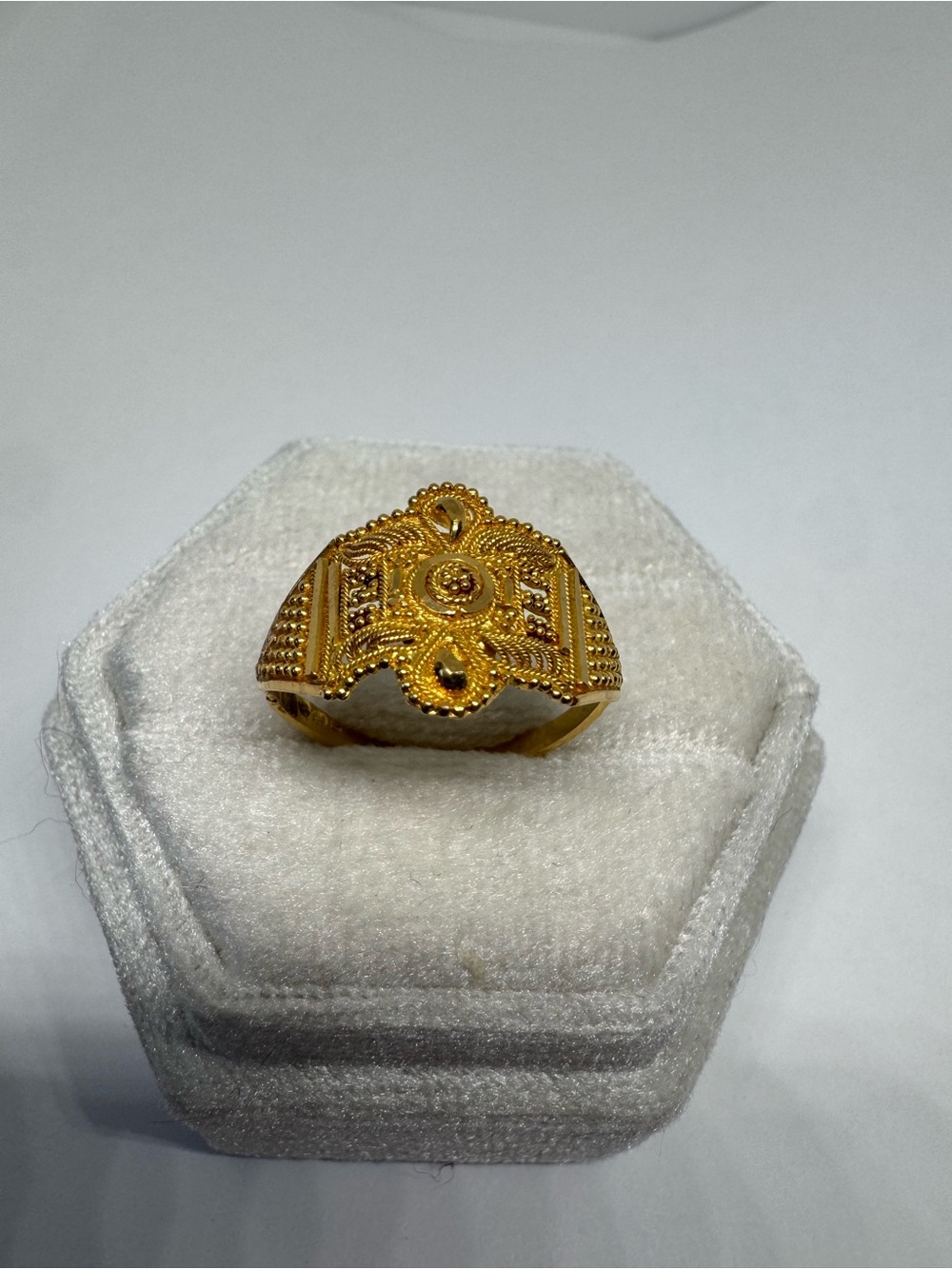 Vintage 21K Gold Ring 3.4 grams Size 8 | Solid Yellow Gold Jewelry - Picture 10 of 17